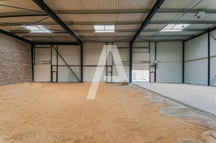 Flex in Saint-Pierre-du-Perray for sale - Interior Photo - Image 2 of 8