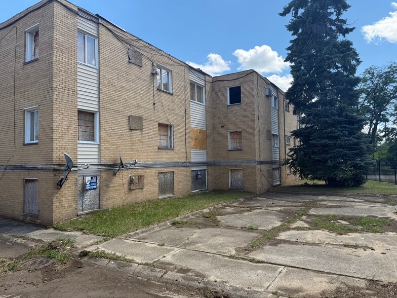 820-830 Merton Rd, Detroit, MI for sale - Building Photo - Image 2 of 11
