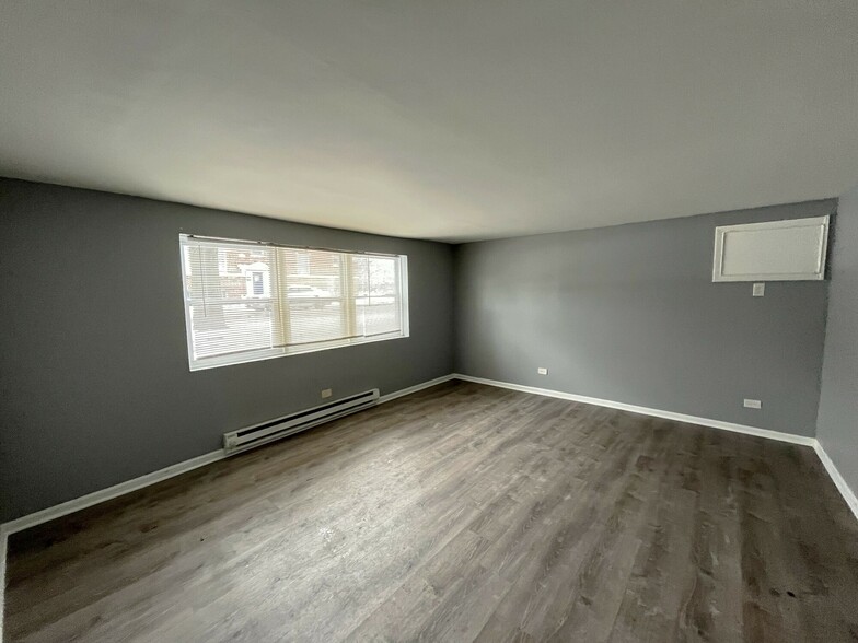 153 E 110th St, Chicago, IL for sale - Interior Photo - Image 2 of 5