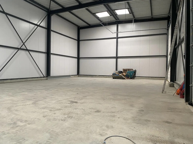 Industrial in Toulouse for lease - Interior Photo - Image 2 of 4