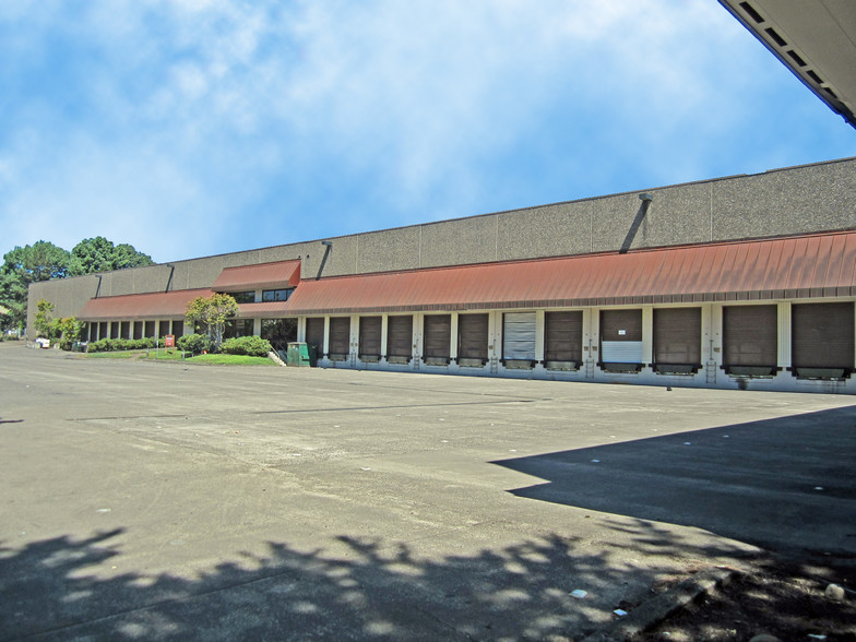 12100 SE Jennifer St, Clackamas, OR for lease - Building Photo - Image 3 of 8