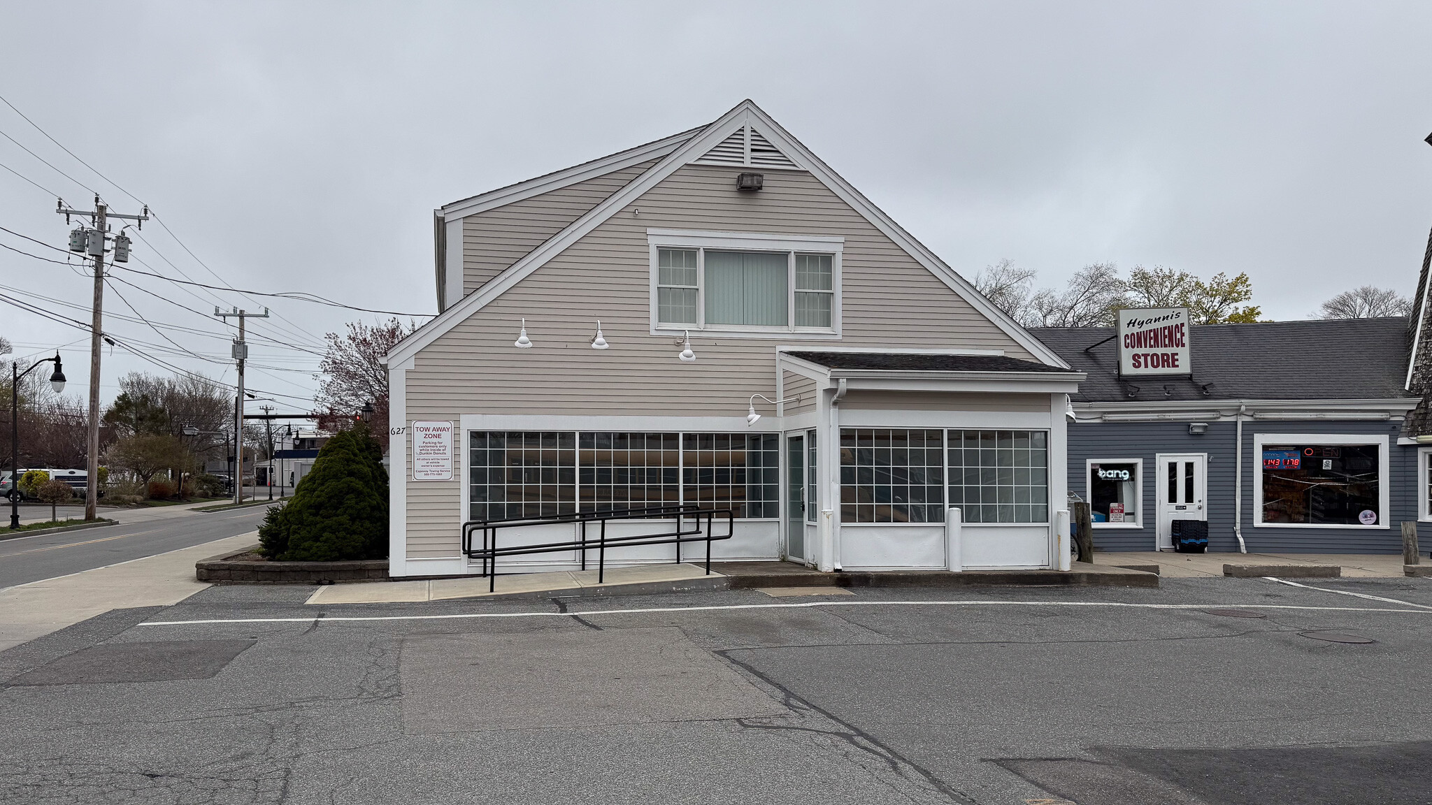 621-631 Main St, Hyannis, MA for lease Interior Photo- Image 1 of 25