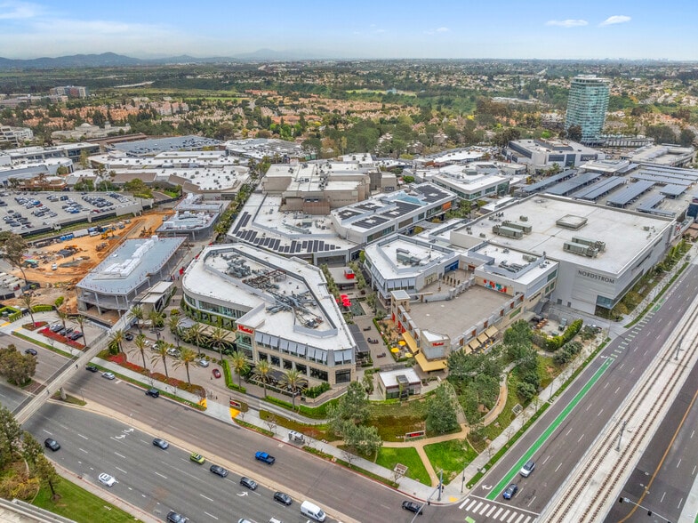 4303-4305 La Jolla Village Dr, San Diego, CA for lease - Building Photo - Image 1 of 5