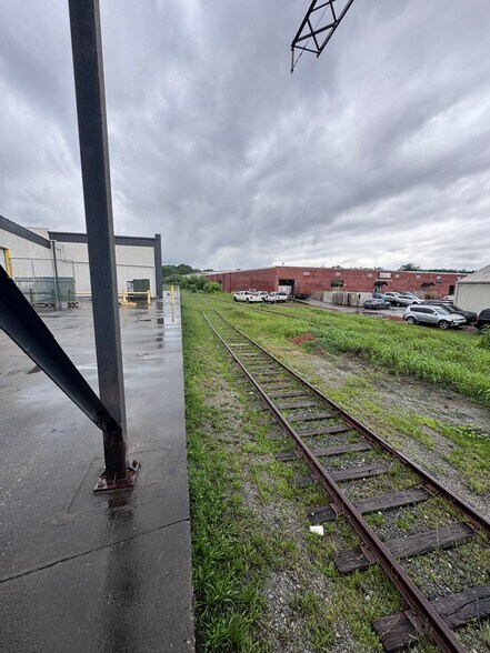 707 S Erwin St, Cartersville, GA for lease - Building Photo - Image 2 of 11