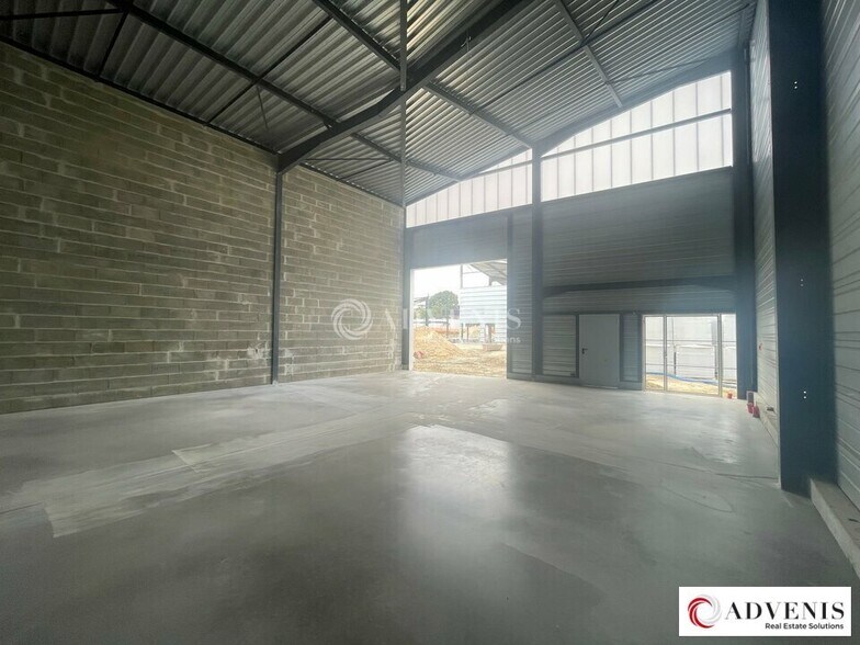 Flex in Carbon-Blanc for sale - Interior Photo - Image 3 of 10