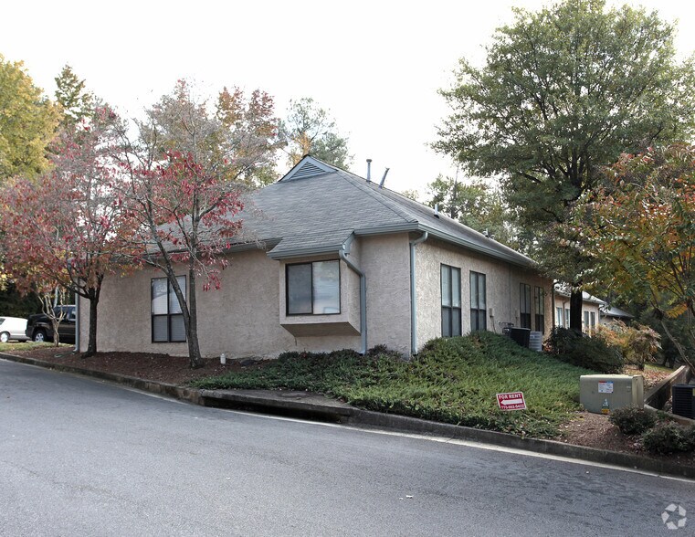 875 Old Roswell Rd, Roswell, GA 30076