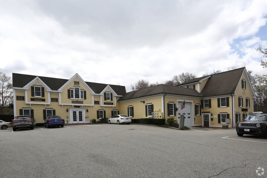 286 Park St, North Reading, MA 01864