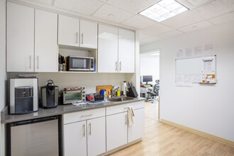 561 Seventh Ave, New York, NY for lease Interior Photo- Image 2 of 7