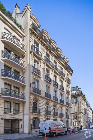 1-3 Rue De Penthièvre, Paris for lease - Building Photo - Image 3 of 9