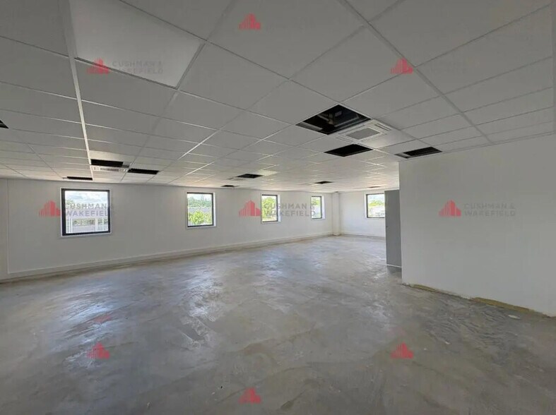 Office in Châtenoy-le-Royal for lease - Interior Photo - Image 3 of 4