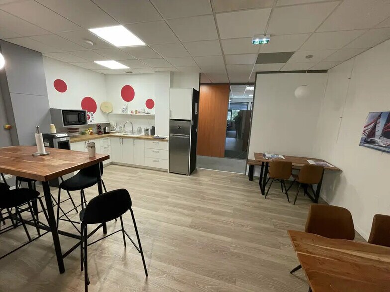 Office in Limonest for sale - Interior Photo - Image 3 of 7