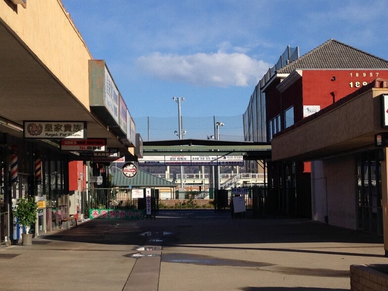 18901-19001 Colima Rd, La Puente, CA for lease - Building Photo - Image 2 of 10