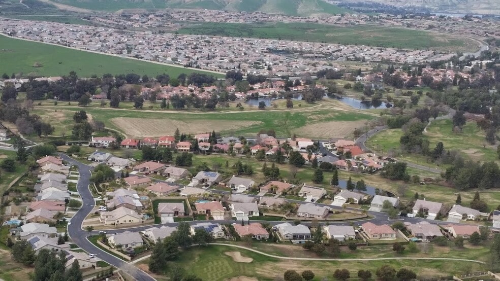 14501 Casa Club Dr, Bakersfield, CA for sale - Primary Photo - Image 2 of 2