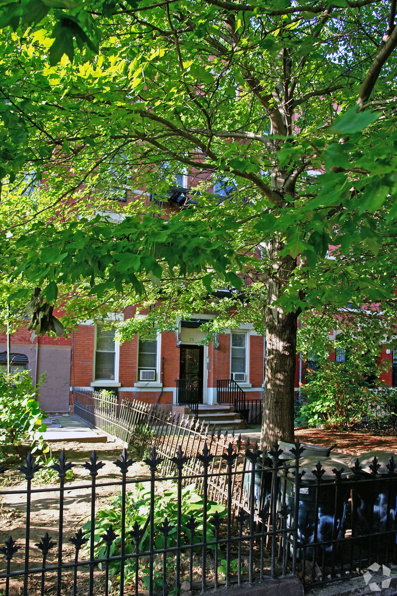 70 4th Pl, Brooklyn, NY for sale Primary Photo- Image 1 of 1