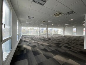 11 Rue Aimé Cotton, Saint-Priest for lease Interior Photo- Image 1 of 6