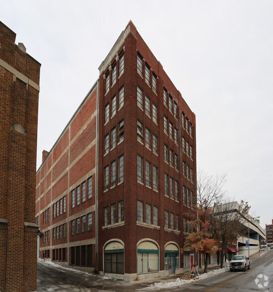 738 Armstrong Ave, Kansas City, KS for lease - Building Photo - Image 1 of 9