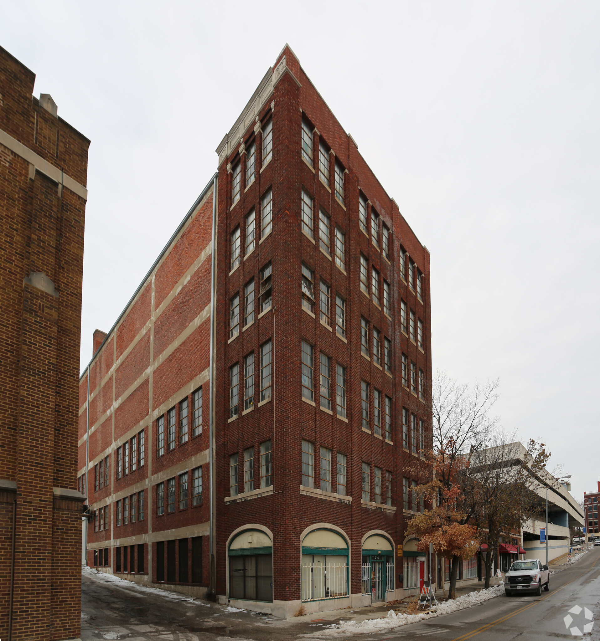 738 Armstrong Ave, Kansas City, KS for lease Building Photo- Image 1 of 10