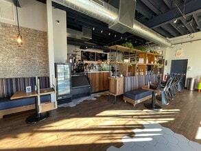 7555 N California Ave, Chicago, IL for sale Interior Photo- Image 2 of 15