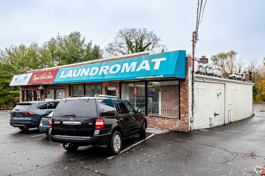 281 W Main St, Smithtown, NY for sale - Primary Photo - Image 1 of 1