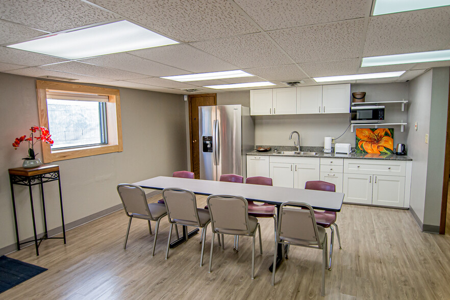 811 E Saint Andrew St, Rapid City, SD for lease - Interior Photo - Image 2 of 8