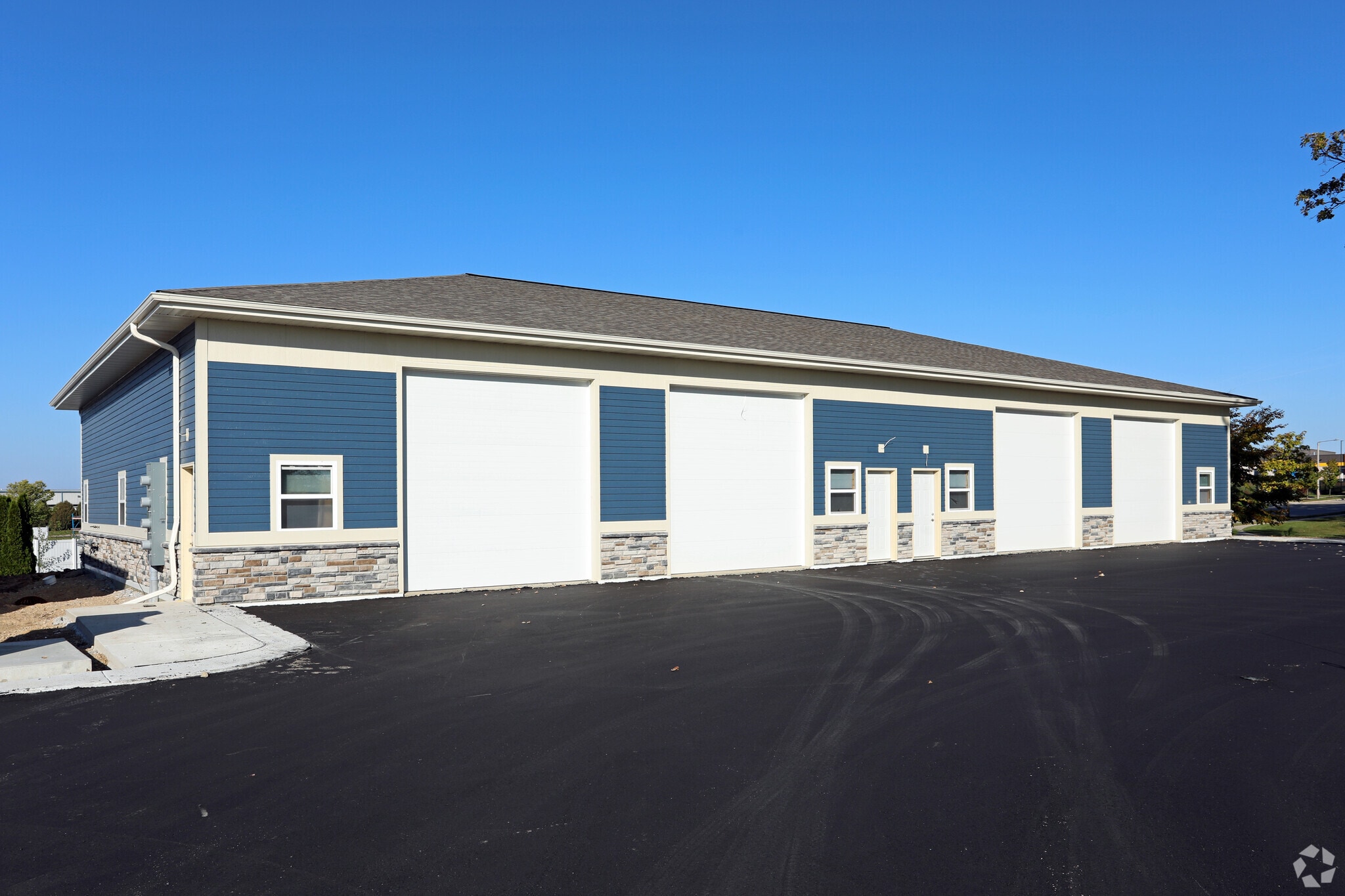 4323-4325 Duraform Ln, Windsor, WI for sale Primary Photo- Image 1 of 1