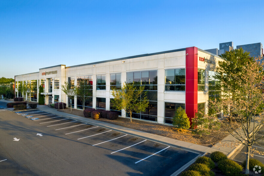 1091 Red Ventures Dr, Fort Mill, SC for lease - Building Photo - Image 1 of 5