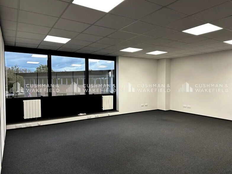 Office in Oberhausbergen for lease - Building Photo - Image 2 of 11