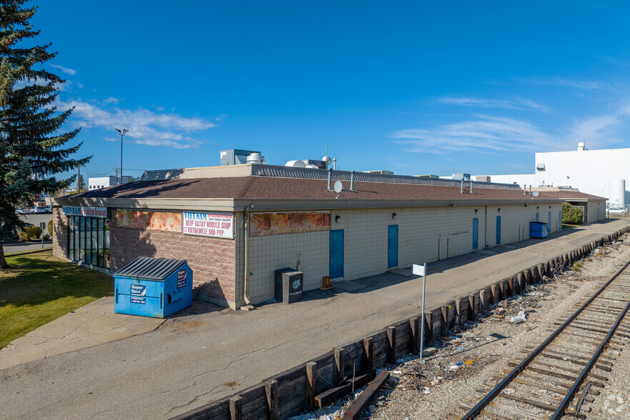 3716 61st Ave SE, Calgary, AB for lease - Building Photo - Image 3 of 4