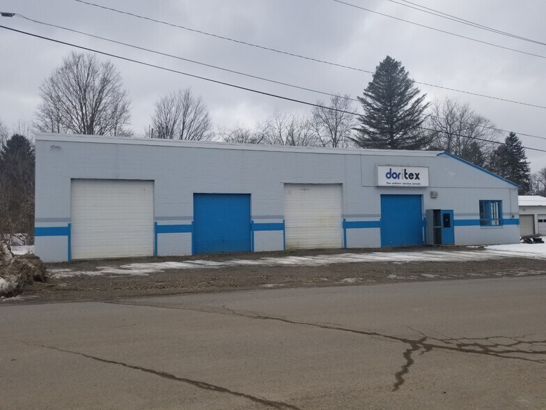 16 Cross St, Falconer, NY 14733