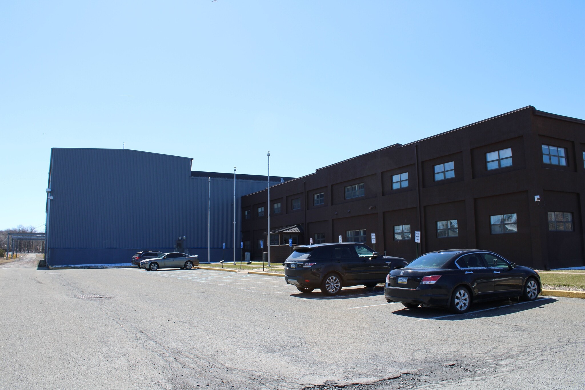 101 Carleton Ave, Hazleton, PA for lease Primary Photo- Image 1 of 19