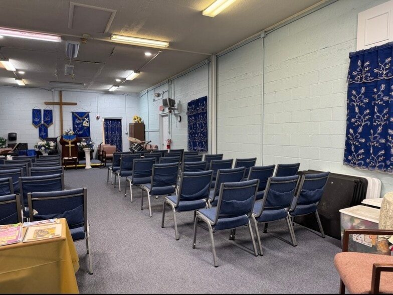 5609 Old Branch Ave, Camp Springs, MD for lease - Primary Photo - Image 1 of 8