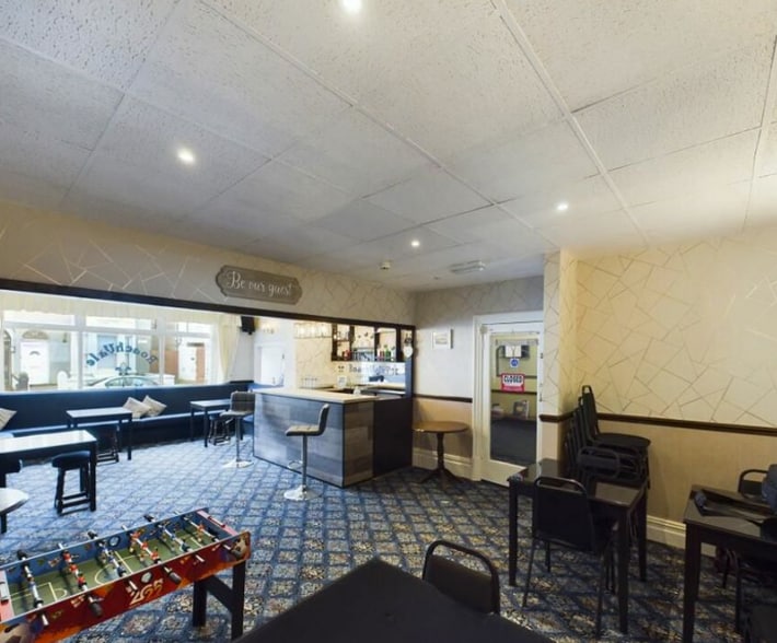 48 Withnell Rd, Blackpool for sale - Interior Photo - Image 2 of 5