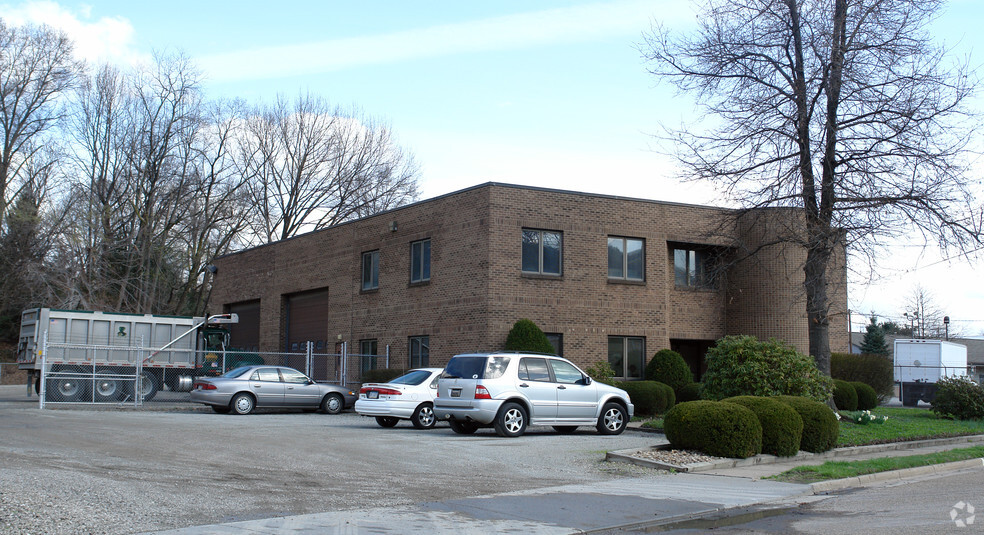 911 Railroad St, Springdale, PA for lease - Primary Photo - Image 1 of 2