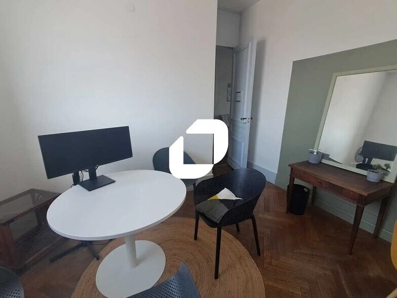 Office in Bordeaux for lease - Interior Photo - Image 3 of 7