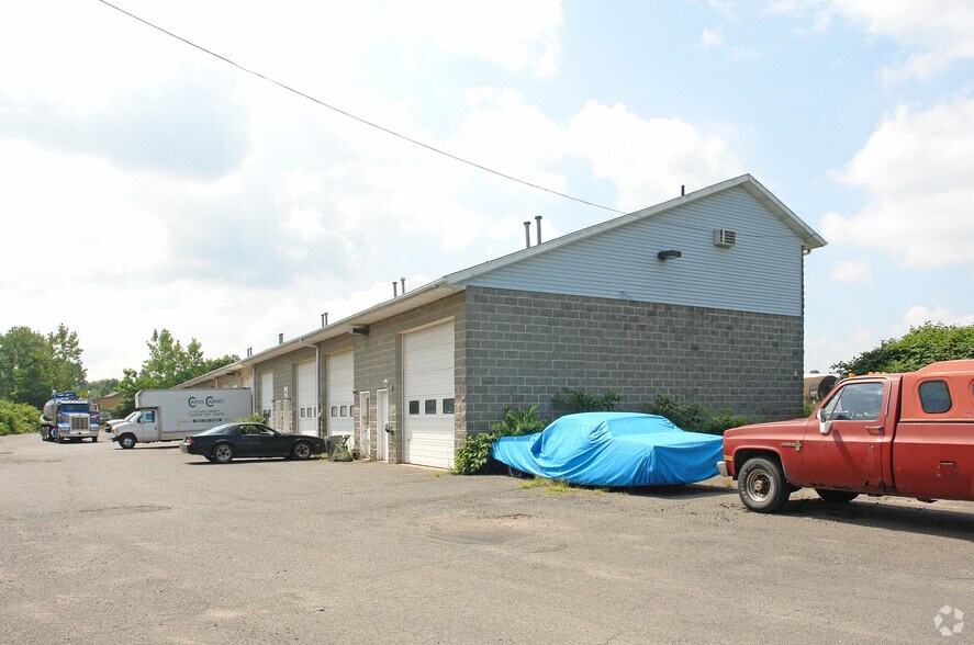 15 Cronk Rd, Plainville, CT for sale - Primary Photo - Image 1 of 1