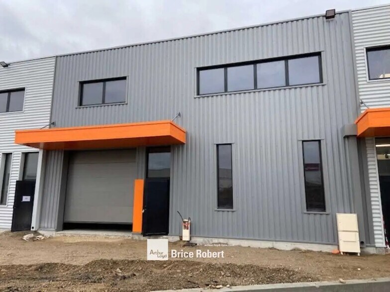 Flex in Corbas for sale - Building Photo - Image 1 of 9