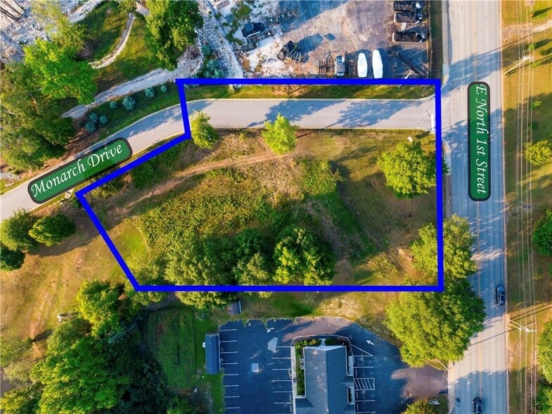 911 E North 1st St, Seneca, SC for sale - Building Photo - Image 1 of 8