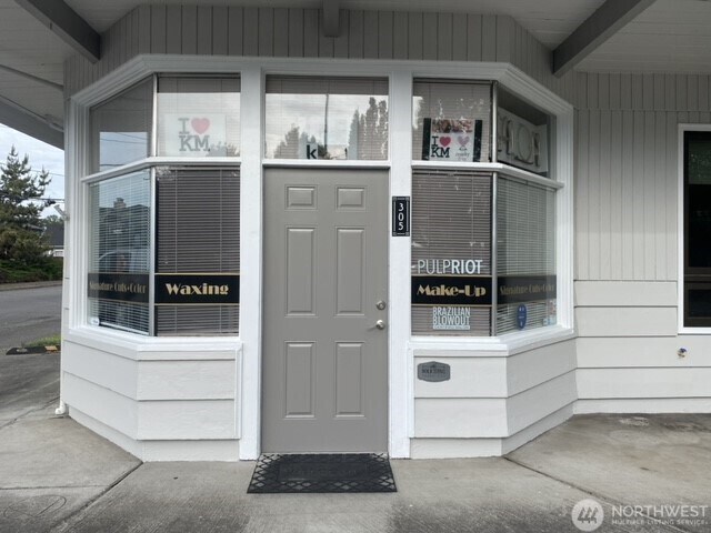 305 E Main Ave, Puyallup, WA for lease - Building Photo - Image 1 of 3