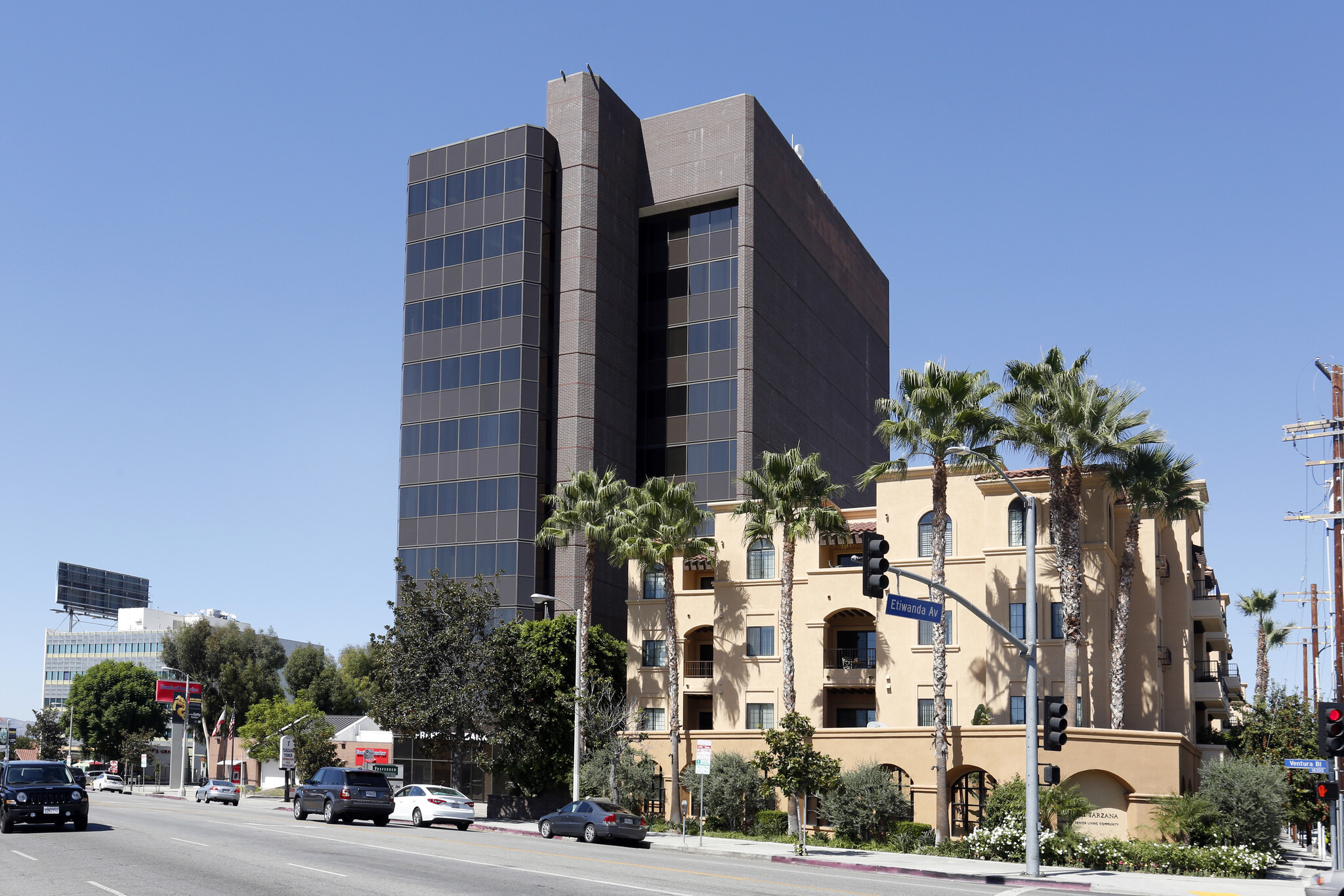 18321 Ventura Blvd, Tarzana, CA for lease Primary Photo- Image 1 of 23