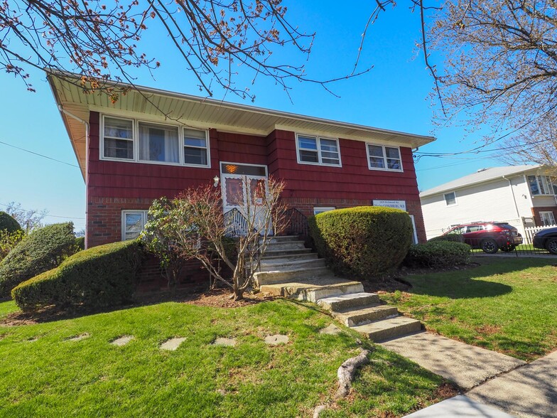 1039 Richmond Rd, Staten Island, NY for sale - Building Photo - Image 1 of 21