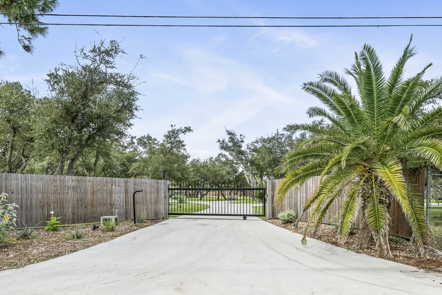 2009 Jocelyn Rd, Aransas Pass, TX for sale - Primary Photo - Image 1 of 9