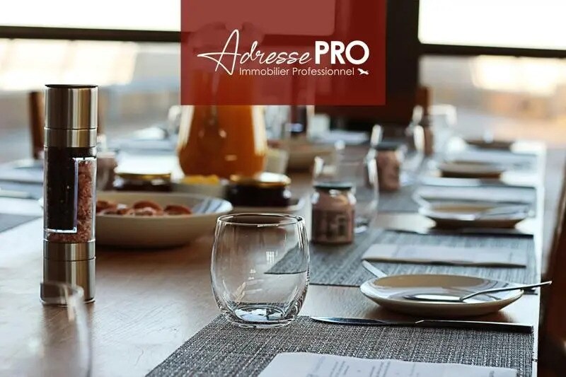 Retail in La Rochelle for sale Building Photo- Image 1 of 4