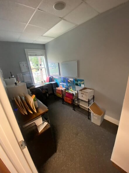 200 N Harbor Pl, Davidson, NC for lease - Building Photo - Image 3 of 8