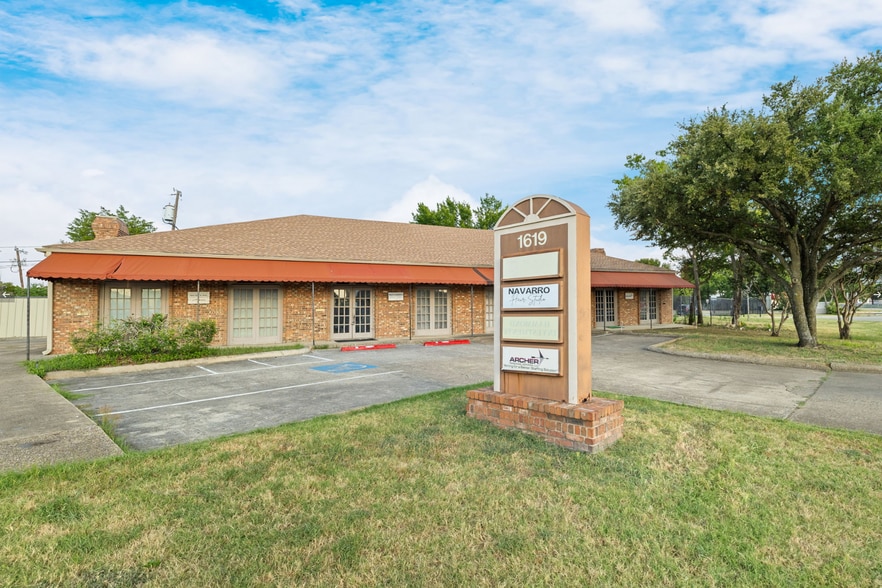 1619 W Irving Blvd, Irving, TX for lease - Primary Photo - Image 1 of 16
