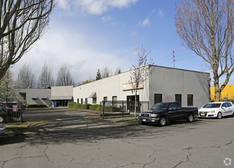 1800 NE 2nd Ave, Portland, OR for lease - Primary Photo - Image 1 of 4