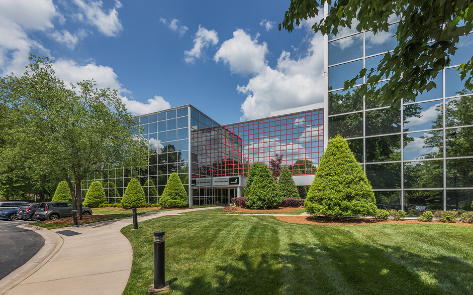 7825 National Service Rd, Greensboro, NC for lease - Building Photo - Image 1 of 6