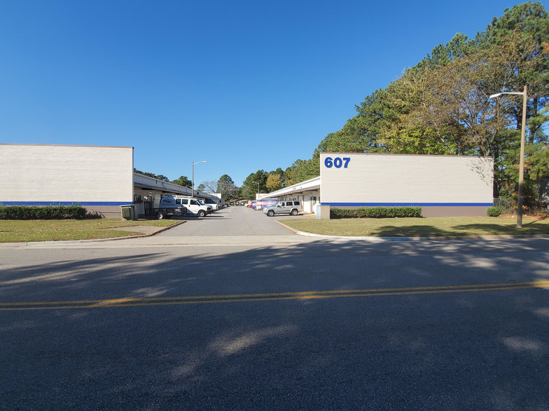 605 Industrial Park Dr, Newport News, VA for lease - Building Photo - Image 3 of 6