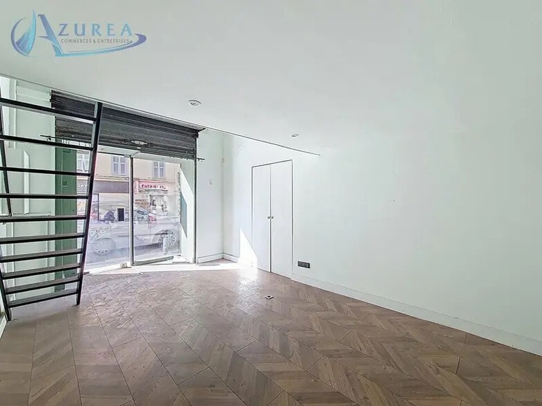 Retail in Nice for lease - Interior Photo - Image 3 of 5