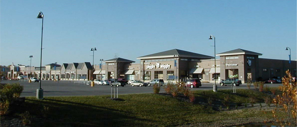 1280-1300 Brown St, Oconomowoc, WI for lease - Building Photo - Image 1 of 4