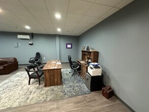 112-118 Jones St, Fuquay Varina, NC for lease Interior Photo- Image 2 of 6